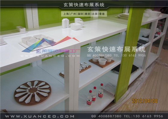 YONG专柜制作现场效果图