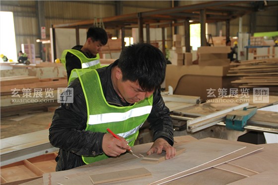 玄策展览工厂木工工人